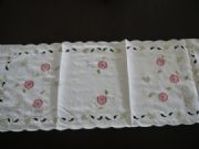 SPECIAL-NICOLE-CREAM-AND-ROSE-EMBROIDED-TABLE-RUNNER-STUNNING-40-cm-X-90-cm-NEW